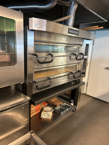 1144466-2 Pizza oven Pizzamaster PM732ED with stand on wheels