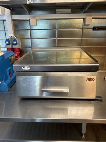 1144462-1 Silko stainless steel storage box with work surface and various contents