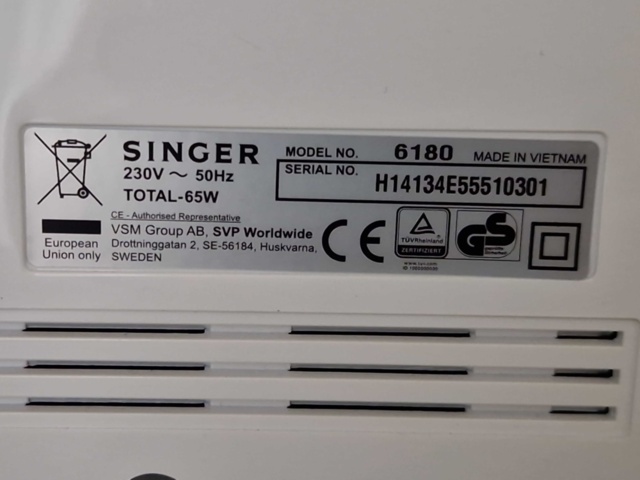 1150618-3 Singer sewing machine, coffee maker and kettle