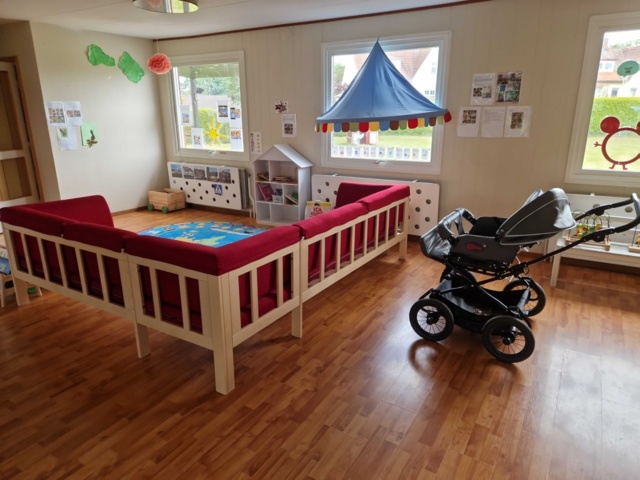 1150621-2 All loose furniture and toys