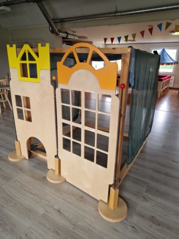 1150621-8 All loose furniture and toys