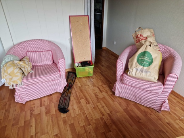 1150621-20 All loose furniture and toys