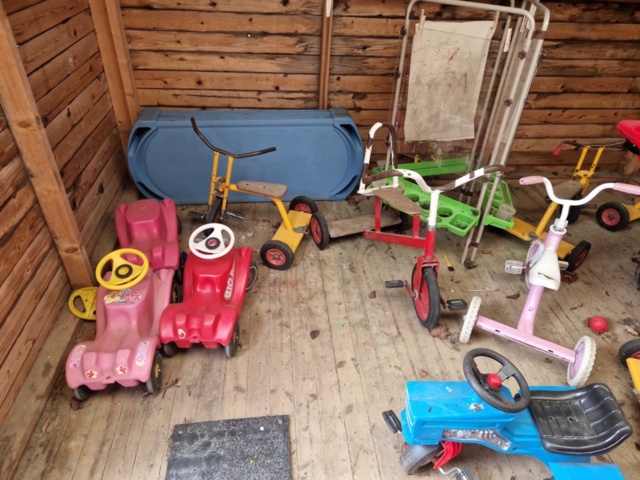 1150621-26 All loose furniture and toys