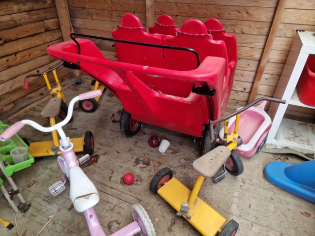 1150621-25 All loose furniture and toys