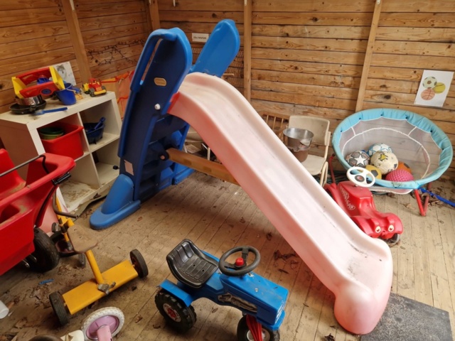 1150621-27 All loose furniture and toys