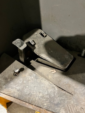 1199907-18 Truck Atlet UNS140DTFVRC570 - 2007