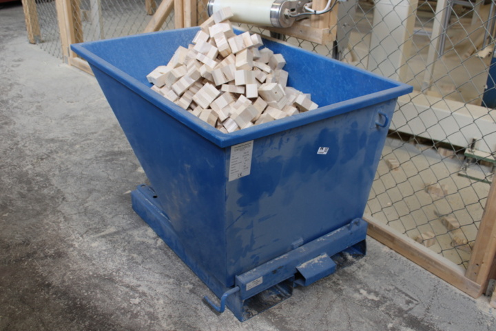 1152038-1 Tippable waste container Intra Tippo 300 light