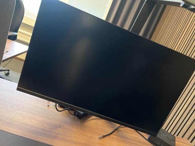 1086008-4 Office workstation - Electric desk, office chair, screen and more