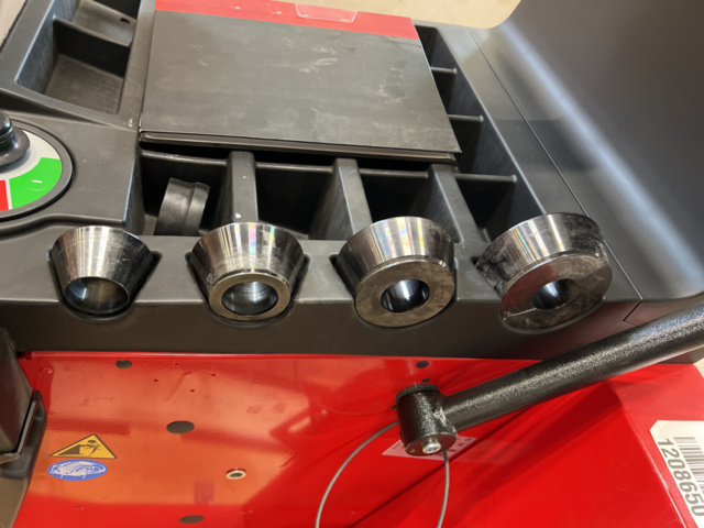 1208650-14 Tire balancing machine Corghi EM 9508-C PLUS