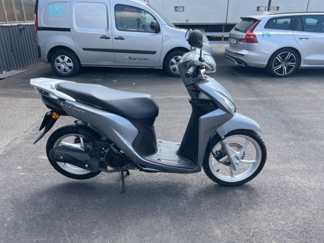 1205397-12 Motorcycle Honda Vision -2019