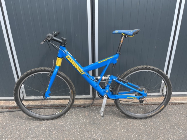 1205399-4 Mountain bike Cannondale Super V 1000