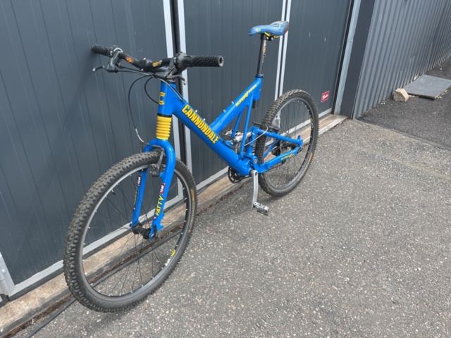 1205399-5 Mountain bike Cannondale Super V 1000