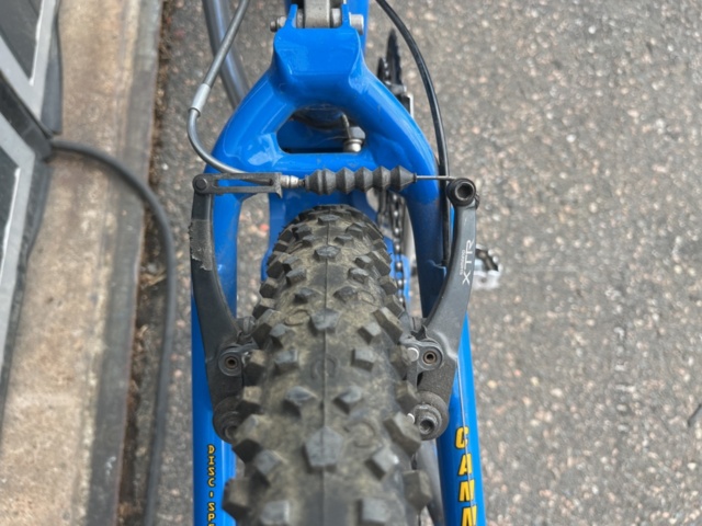 1205399-23 Mountain bike Cannondale Super V 1000