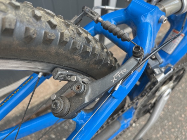 1205399-24 Mountain bike Cannondale Super V 1000