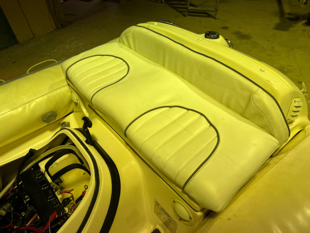 1194273-19 Avon jet rib 320