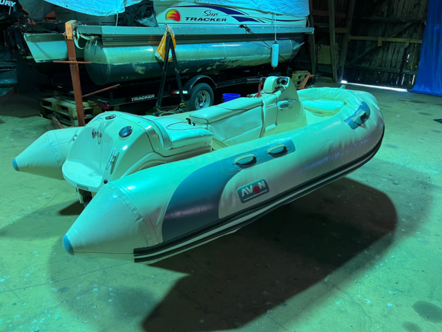 1194273-22 Avon jet rib 320