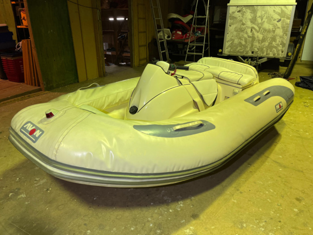 1194273-23 Avon jet rib 320