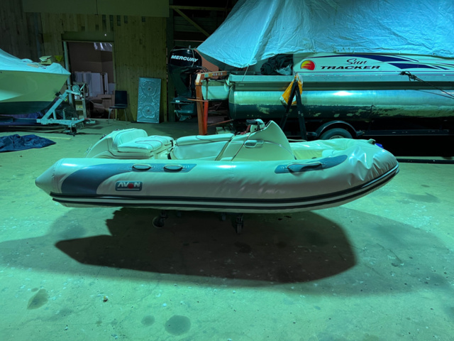 1194273-21 Avon jet rib 320