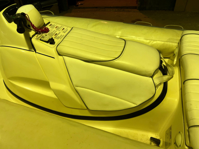 1194273-30 Avon jet rib 320