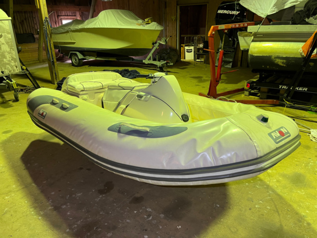 1194273-29 Avon jet rib 320