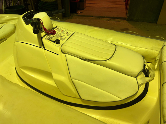 1194273-28 Avon jet rib 320