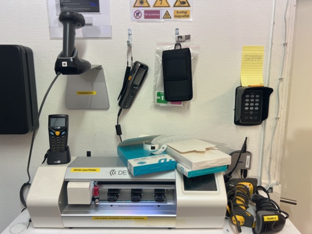 Collection with laser plotters and hand scanners - PS Auction - We ...