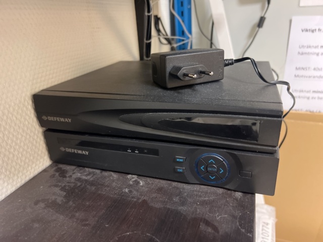 1178654-19 Surveillance system 8 cameras with TV & recording - Defeway