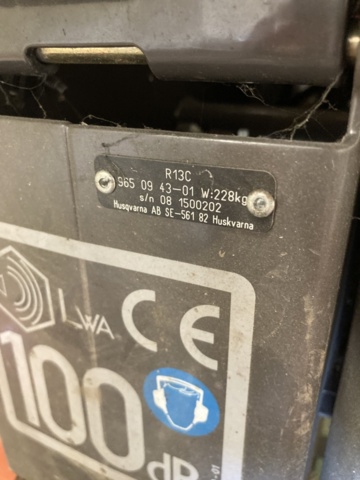 1137496-9 Husqvarna R13C riding mower with trailer