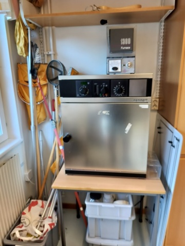 1210664-2 Ovens 2 pcs. Barnstead Thermolyne oven FB1310-26 and 1 Memmet Oven