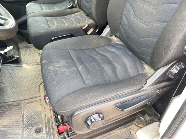 1210856-10 Iveco Daily 35-140 Van -2019