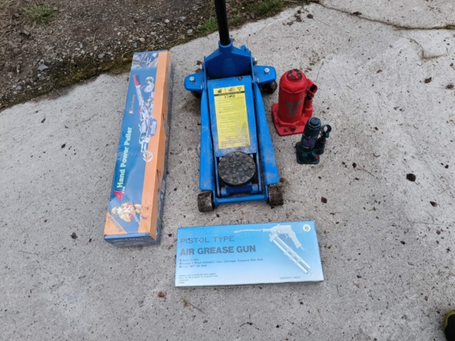 1129268-3 Garage jack, Pillar jack and wire block