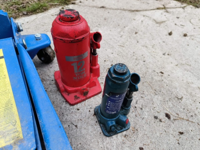 1129268-6 Garage jack, Pillar jack and wire block