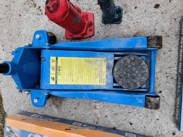 1129268-7 Garage jack, Pillar jack and wire block