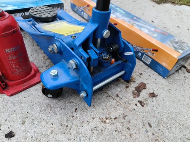 1129268-9 Garage jack, Pillar jack and wire block