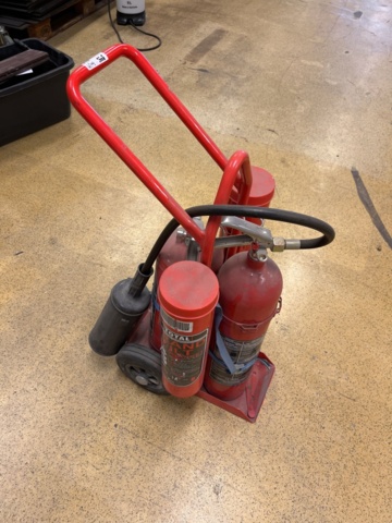 1132141-5 Brandsläckarvagn med 2st filtar & brandsläckare