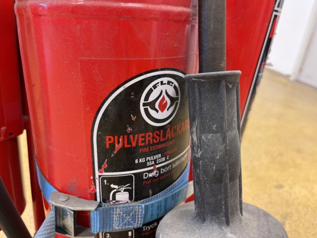 1132141-6 Brandsläckarvagn med 2st filtar & brandsläckare
