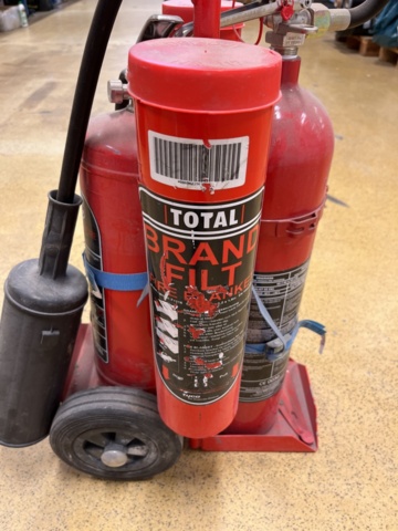 1132141-7 Brandsläckarvagn med 2st filtar & brandsläckare