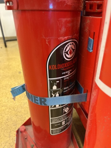 1132141-8 Brandsläckarvagn med 2st filtar & brandsläckare