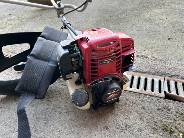 1144571-10 Clearing saw Honda UMK435E & Chainsaw Stihl MS 230C