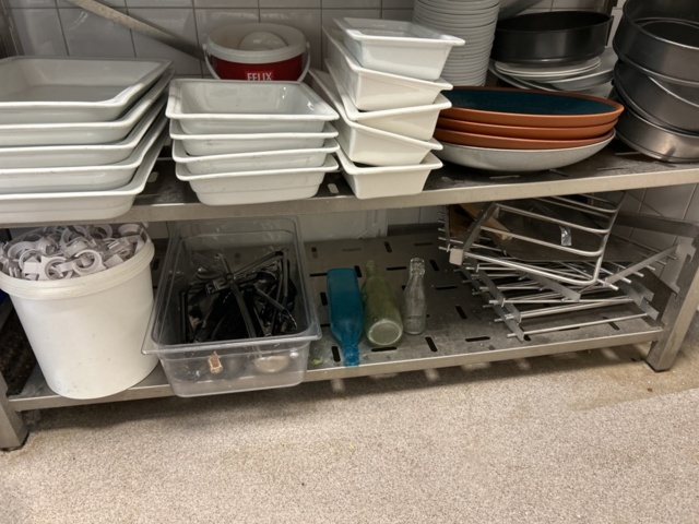 1192690-4 Collection of commercial kitchen equipment