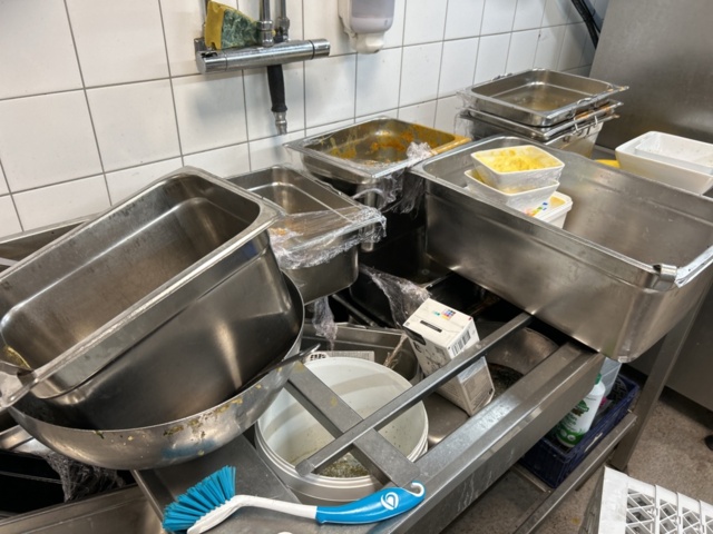 1192690-14 Collection of commercial kitchen equipment