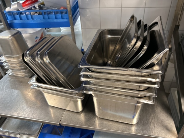 1192690-16 Collection of commercial kitchen equipment