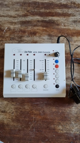 1210068-1 Soundcraft mixing table including various cables