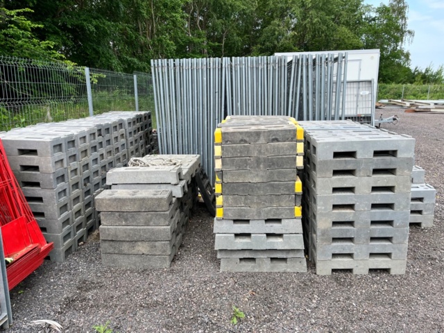 1067428-3 Lot with construction fence - Heras