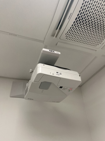 1191463-1 Projector with wall mount NEC UM301WG
