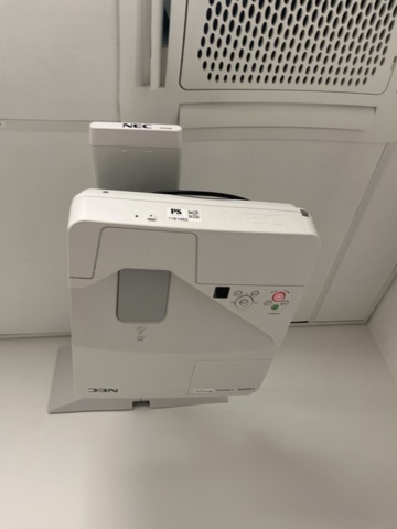 1191463-2 Projector with wall mount NEC UM301WG