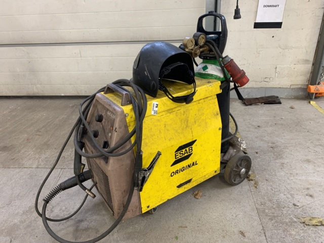 1068385-1 MIG-svets ESAB LKA 180 med svetshjälm & gasflaska