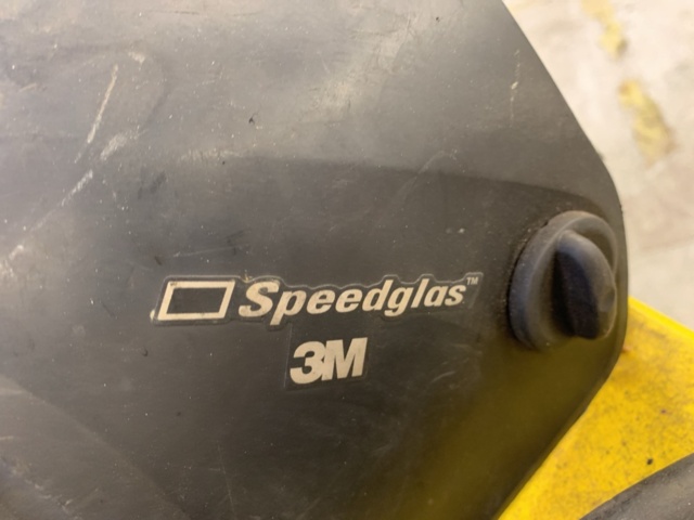 1068385-5 MIG-svets ESAB LKA 180 med svetshjälm & gasflaska