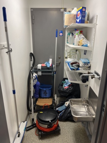 1132180-1 Collection of cleaning equipment