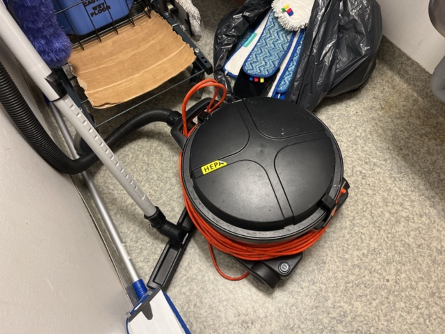 1132180-3 Collection of cleaning equipment